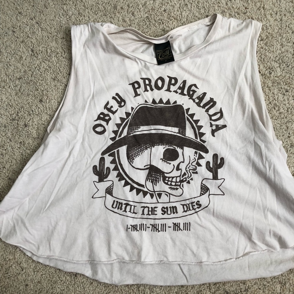 Cropped muscle tank